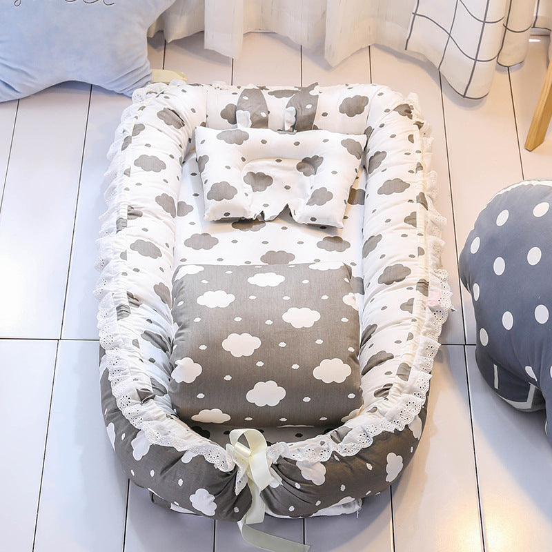 Faltbares Babybett mit Decke und Kissen