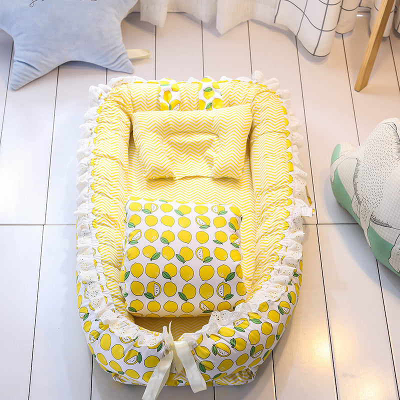 Faltbares Babybett mit Decke und Kissen