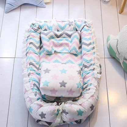 Faltbares Babybett mit Decke und Kissen