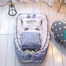 Faltbares Babybett mit Decke und Kissen