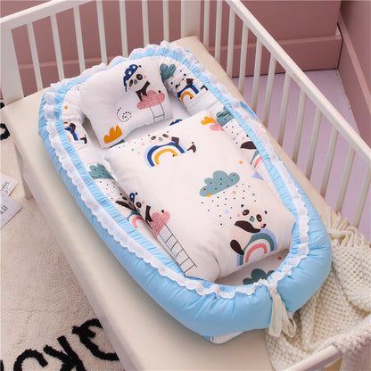Faltbares Babybett mit Decke und Kissen