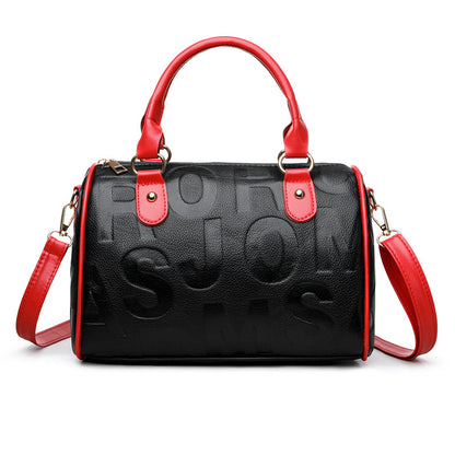 Authentisches Leder mit angenehmer Haptik, geräumige Umhängetasche