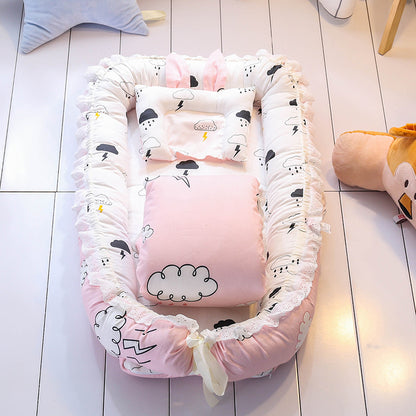 Faltbares Babybett mit Decke und Kissen